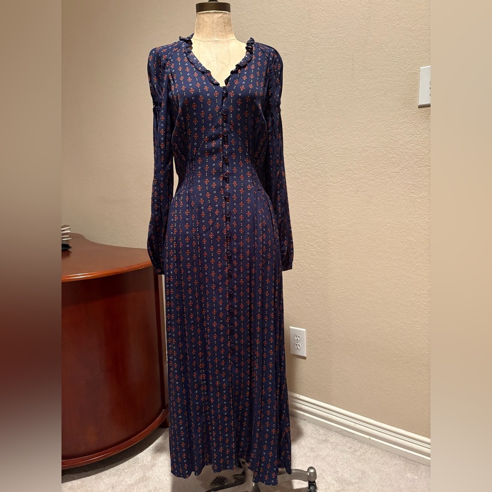 Chic Long Sleeve Navy Dress with Red Accents
